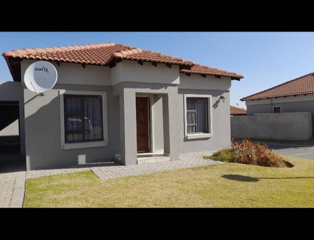 2 BEDROOM TOWNHOUSE FOR SALE IN TERRA NOVA